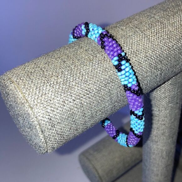 Microbead Slip On Bracelet Light Blue Purple Black Geometric 7.5 inches - Picture 6 of 7